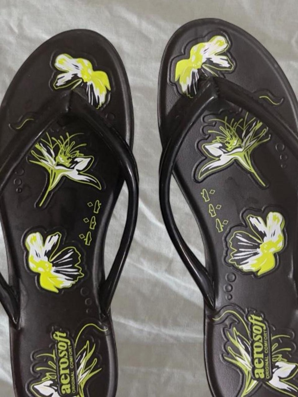 Aerosol Women’s Black Floral Flip Sandals